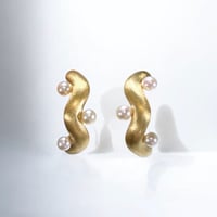 Waves I ピアス（ゴールド色）