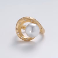 Spiral リング (K18YG・白蝶真珠)