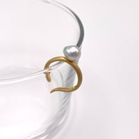 アコヤナチュラル一珠イヤーカフ（ゴールド色）