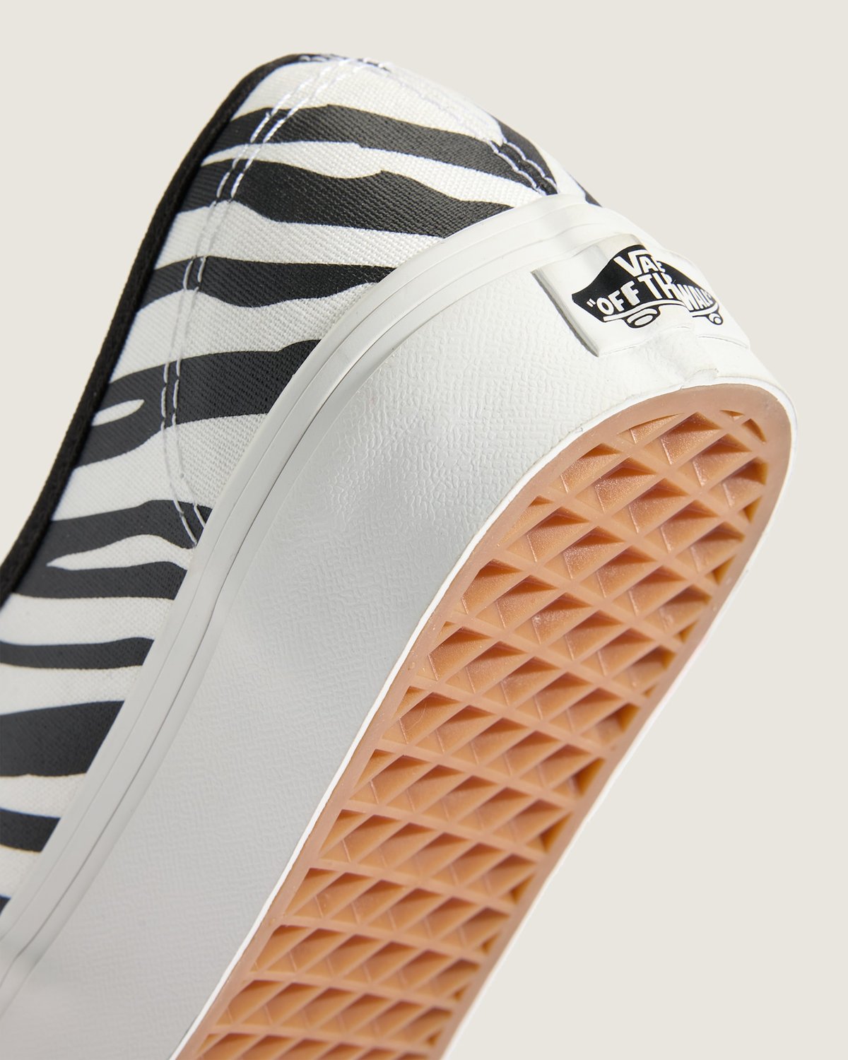 靴 VANS AUTHENTIC Animalier VANS（ヴァンズ） バンズ スニーカー AUTHENTIC ANIMALIER COW PRINT