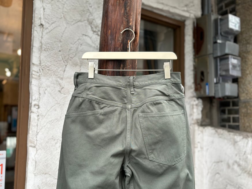 ブルーナボイン　N like C pants Lサイズ　ブラック ナイロンライクな質感と懐かしさを兼ね備えたN like C jumper