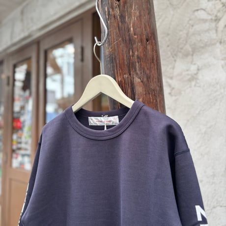 NOUN/TATE SWEAT <navy> 【Necessary or Unnecessary】