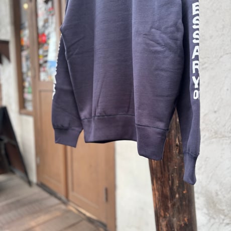 NOUN/TATE SWEAT <navy> 【Necessary or Unnecessary】