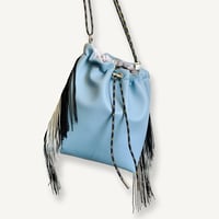 Fringe Kinchaku "Eggshell Blue×Mix:Black"
