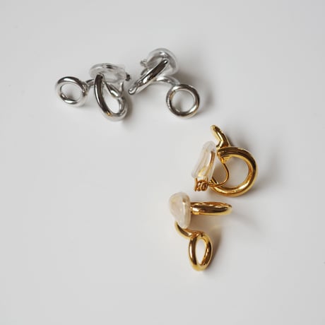 SALE ツイストサークルピアス・イヤリング