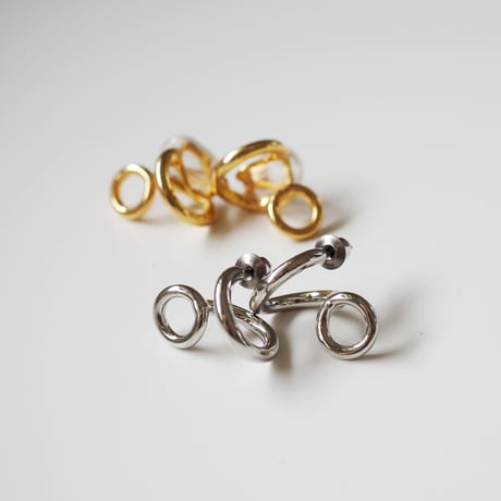 SALE ツイストサークルピアス・イヤリング