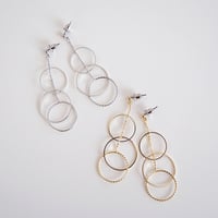 SALE スリーリングスイングピアス/イヤリング