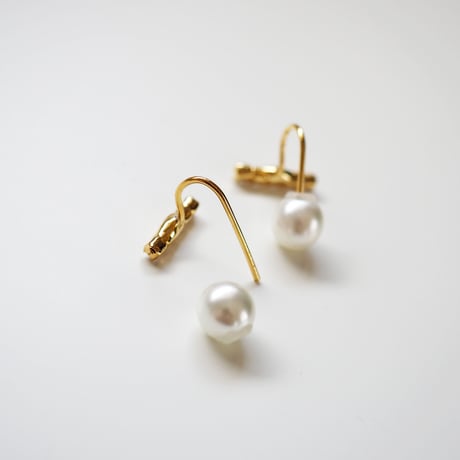 プチラインハーフフープピアス