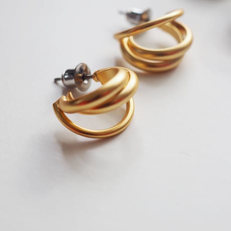 トリプルフープピアス・イヤリング
