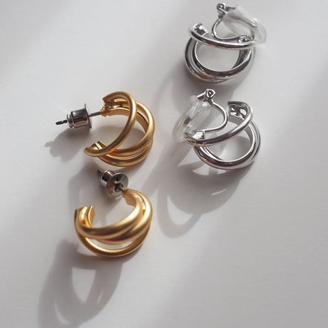 トリプルフープピアス・イヤリング