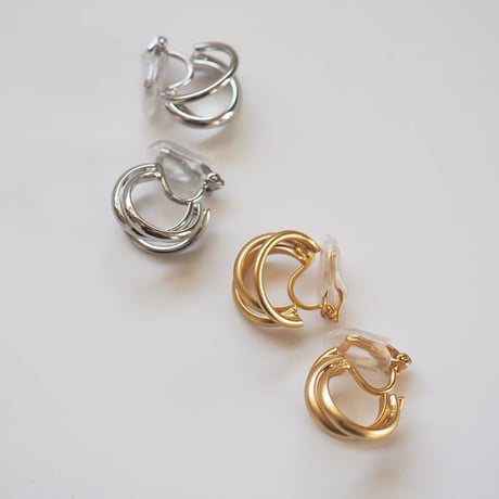 トリプルフープピアス・イヤリング