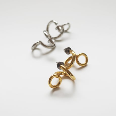 SALE ツイストサークルピアス・イヤリング