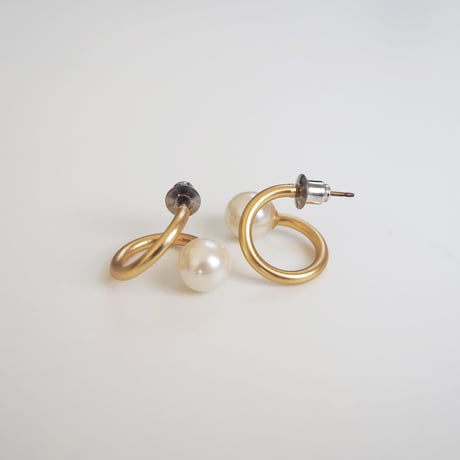 ツイストパールピアス・イヤリング