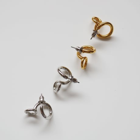 SALE ツイストサークルピアス・イヤリング