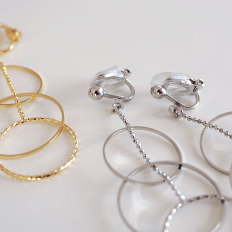 SALE スリーリングスイングピアス/イヤリング