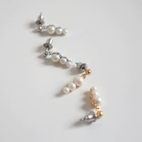 スリーパールラインピアス・イヤリング