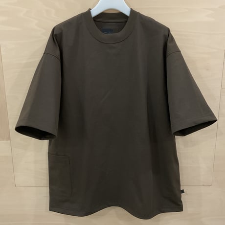DAIWA PIER39 / TECH SIDE POCKET TEE (D.BROWN )