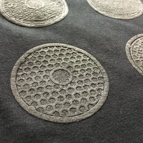 マンホール（黒）