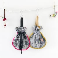 pompom BAG ＜kitutuki × itomono × sister market コラボアイテム＞