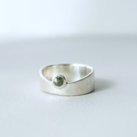 Ridge ring / green diamond