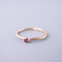 Sapphire ring/round/red