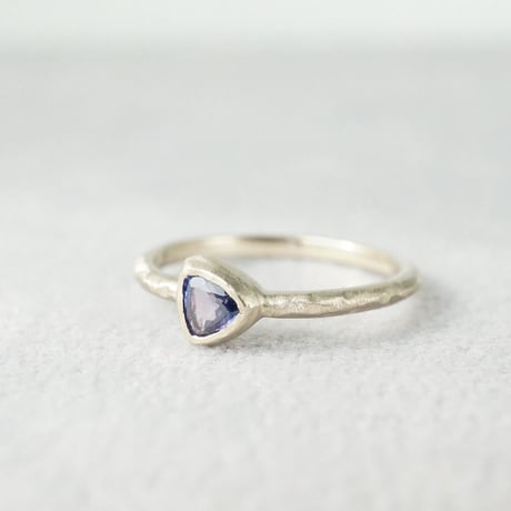 Sapphire ring/triangle/violet