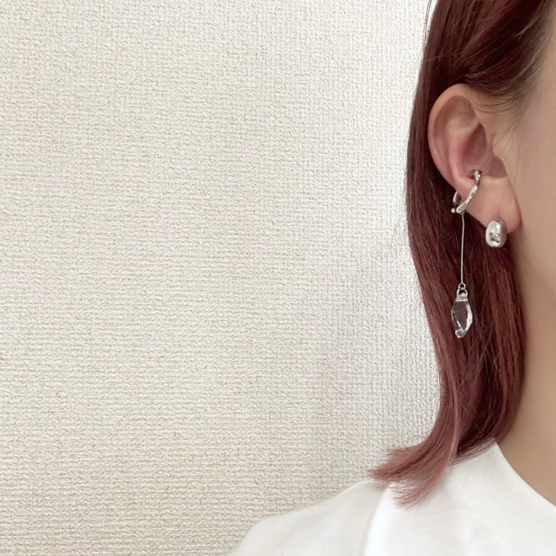 送料関税込【AMY O】Dainty Pave Curved Bar Studs☆国内発送♪ earring 089 | Accessory UMI