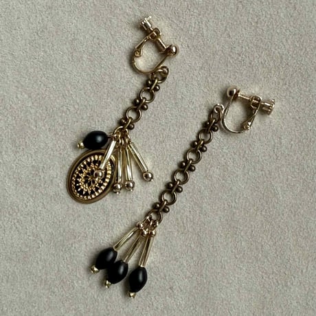 アシンメトリーイヤリング | STORES