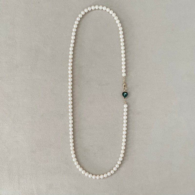 カジュアルにもOKなハート型ヴィンテージスワロフスキー