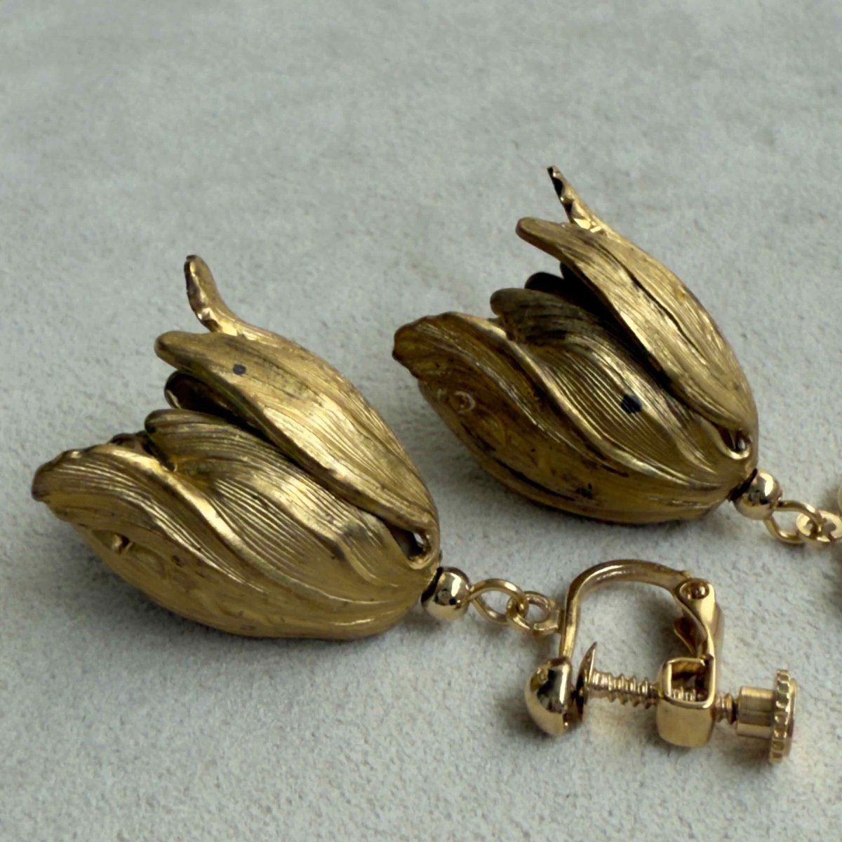耳元に咲く金色の花、ヴィンテージフラワーピアス/イヤリング | ERIKOART