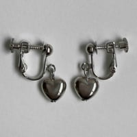 つややかなミニハートのモダンヴィンテージ ピアス/イヤリング