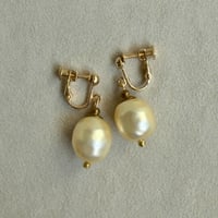 静寂をまとう光。ヴィンテージガラスパールのピアス/イヤリング