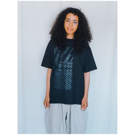 バインダーネックTシャツ
