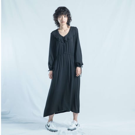 aku-22015　フリルワンピース