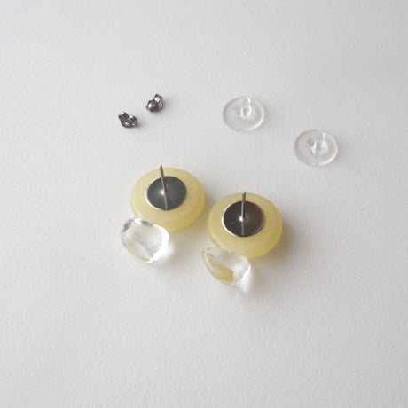 ピアス
