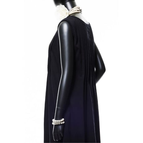212K037 タックロングワンピース　D.ブラック×ブラック