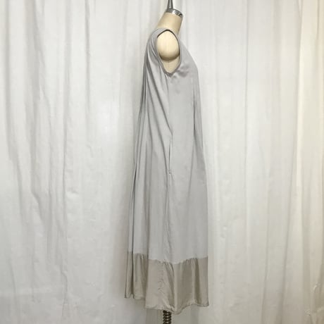 212K037   タックロングワンピース　B.アイスグレー
