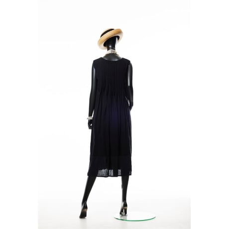 212K037 タックロングワンピース　D.ブラック×ブラック