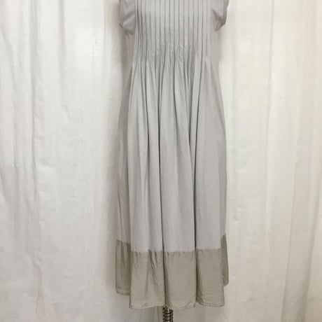 212K037   タックロングワンピース　B.アイスグレー