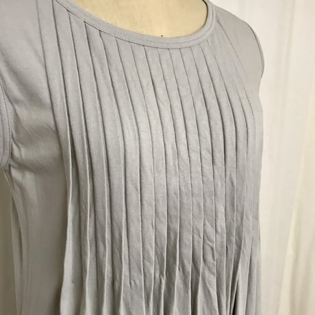 212K037   タックロングワンピース　B.アイスグレー