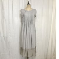 212K037   タックロングワンピース　B.アイスグレー
