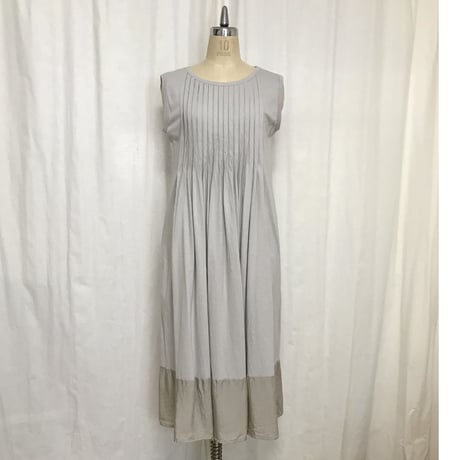212K037   タックロングワンピース　B.アイスグレー