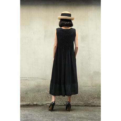 212K037   タックロングワンピース　B.アイスグレー