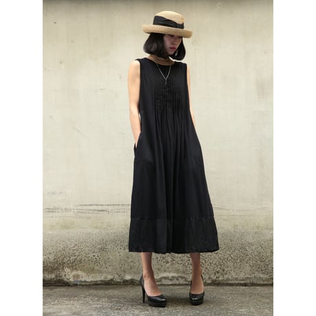 212K037   タックロングワンピース　B.アイスグレー
