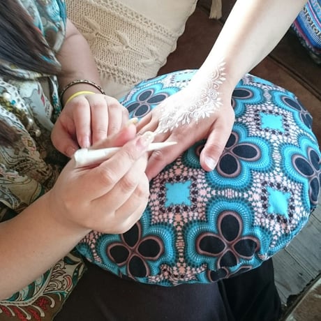 ヴェールホワイト　メヘンディ