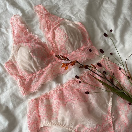 ＜SPUR掲載＞Passion Pink Long Wireless Bralette（パッド込み）