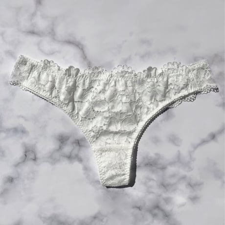 Peony Thong｜White