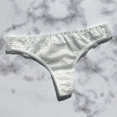 Freesia Thong｜White