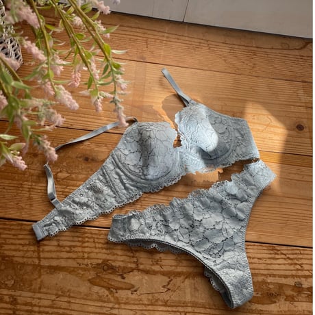 Peony Thong｜Blue
