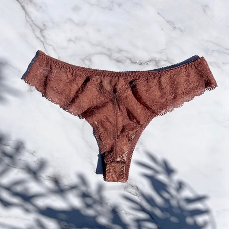 Viola Thong｜Brown